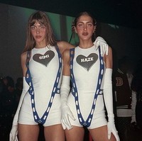 Simi dan Haze datang dari keluarga Palestina. Keduanya dibesarkan di Riyadh, London dan Dubai. Kini, duo DJ itu menyuarakan kepedihannya karena Palestina digempur oleh Israel. Foto: dok. Instagram/@simihaze