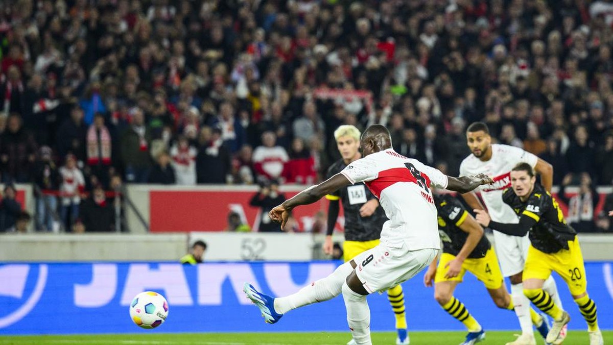 Borussia Dortmund tumbang di kandang Stuttgart (AP/Tom Weller)