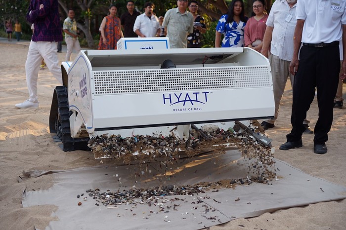 Tampilan robot pembersih pantai di Sanur, Hyatt BeBot. (Dok. Marketing Communications Manager Hyatt Regency Bali Yesaya Siagian)
