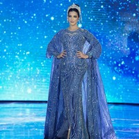 Tasya Farasya, yang juga beauty vlogger dengan 4,23 juta subscribers YouTube, tampak luwes melenggang di runway bak model profesional. Foto: Instagram/@tasyafarasya