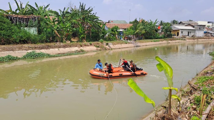 Tim SAR cari bocah hilang di Sungai Sentul Serang (dok. Istimewa)