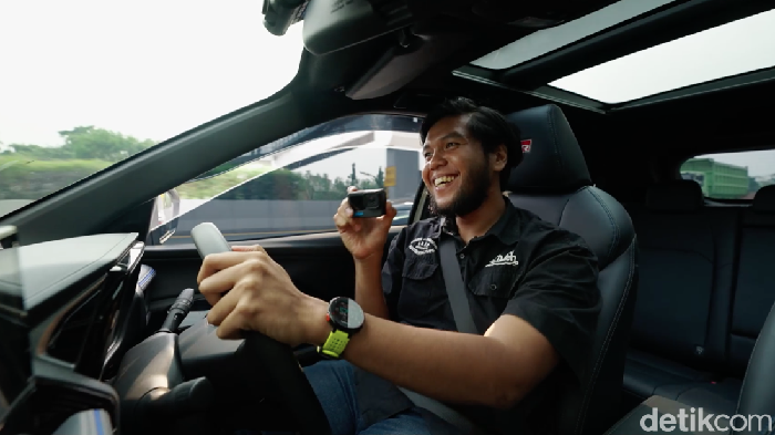 Toyota Yaris Cross Hybrid dites oleh tim detikOto secara ekstrem. Mobil ini kami isi bensin hanya sekitar 7 liter atau setara dengan Rp 100 ribu dan dibawa dari Jakarta ke Bandung.