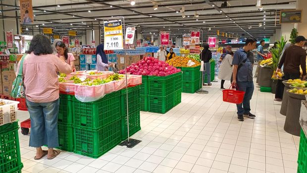 Discount on fruit at Transmart Full Day Sale.  (CNBC Indonesia/Martya Sari)