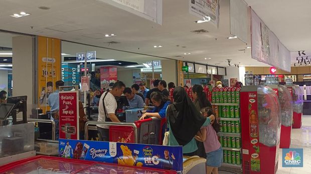 Transmart Full Day Sale (CNBC Indonesia/Martya Sari)