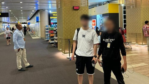 WN China berinisial YZ (30) diusir dari Indonesia karena langgar izin tinggal dan bekerja di Bali. (Dok Kantor Imigrasi Ngurah Rai Bali)
