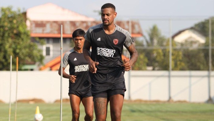 Ze Paulo berlatih bersama PSM Makassar di Stadion Kalegowa, Kabupaten Gowa, Sulsel.