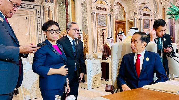 Zulkifli Hasan dampingi Jokowi