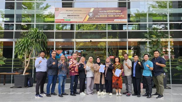13 Warga Banyumas gugat Anwar Usman