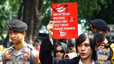 25 Tahun Tragedi Semanggi I, Kantor Mahfud Md Didemo Mahasiswa