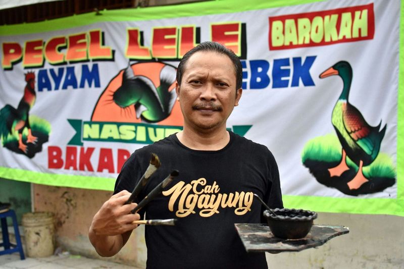 5 Fakta di Balik Spanduk Pecel Lele yang Tak Tergerus Zaman