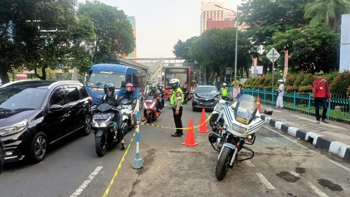 Ada Perbaikan Jalan, Jalan S Parman Arah Slipi Padat