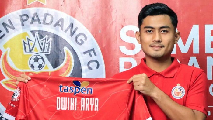 Adrianus Dwiki Arya Purnomo resmi bergabung ke Semen Padang FC. (Dok Semen Padang FC).