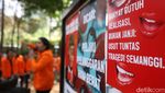Aksi Tabur Bunga Peringati Tragedi Semanggi I