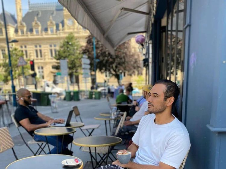 Ario Bayu, Pemeran Soeraja di Gadis Kretek yang Hobi Ngopi