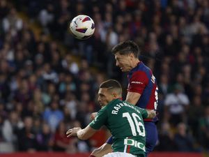 Barcelona Vs Alaves: Barca Comeback Berkat 2 Gol Lewandowski