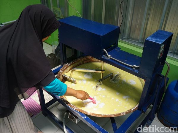 Begini Pembuatan Dodol Nanas di Purbalingga