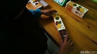 Diketahui, BRI turut mendorong pelaku UMKM untuk mengembangkan bisnisnya melalui program KlasterKu HidupKu. Upaya ini dilakukan melalui pemasaran produk, pelatihan, hingga bantuan sarana dan prasarana.  