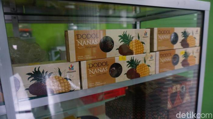Nanas tidak hanya nikmat disantap langsung, tapi juga diolah. Salah satunya menjadi dodol, begini cara pembuatan dodol nanas khas Purbalingga.