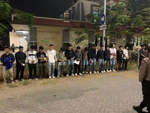 17 Pemuda Pesta Miras saat laga Indonesia vs Panama Dihukum Bersihkan Masjid