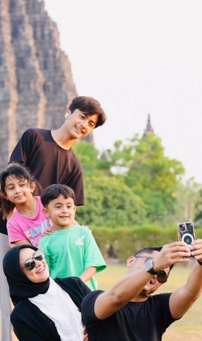 Karena paras tampan dan tubuhnya yang proporsional tak sedikit netizen yang berharap agar Bintang mengikuti karier orangtuanya sebagai artis. Foto: Instagram/@hengkykurniawan