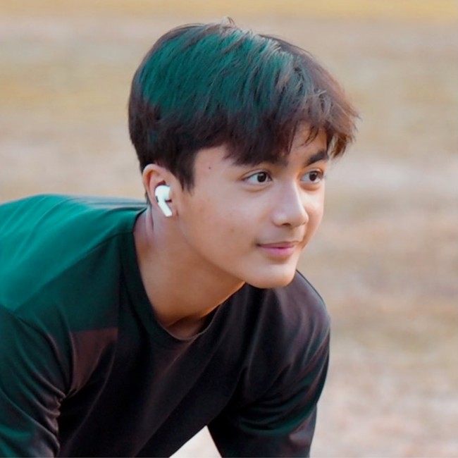 Putra sulung Hengky Kurniawan dengan mantan istrinya Christy Jusung kini sudah remaja. Semakin besar, sang putra yang diketahui bernama Bintang Pratama pun terlihat semakin tampan saingi sang ayah. Foto: Instagram/@hengkykurniawan