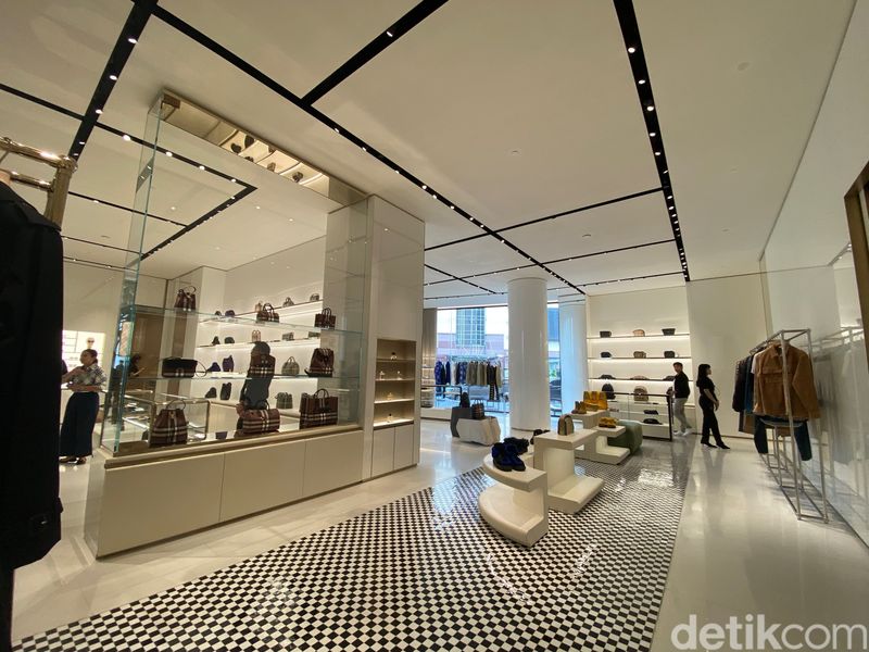 Butik Baru Burberry di Jakarta