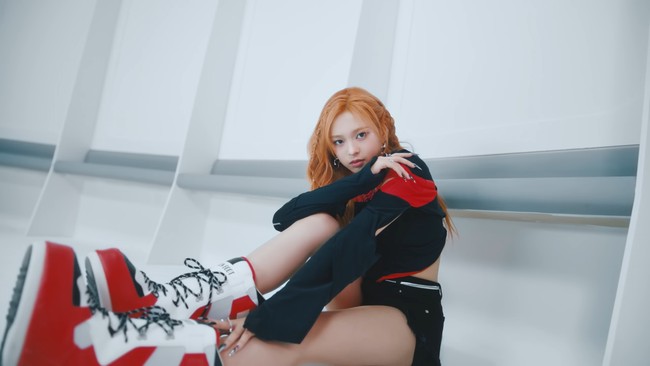 Penampilan Chiquita BABYMONSTER sontak menjadi perbincangan di media sosial. Sejumlah penggemar pangling melihat rambut barunya yang berwarna ginger dan membuatnya tampak fierce. Foto: dok. YG Entertainment