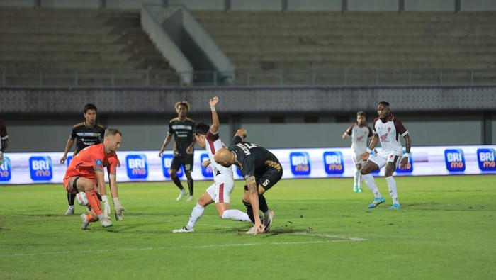 Dewa United bermain imbang 1-1 melawan PSM Makassar dalam laga Liga 1 2023/2024,