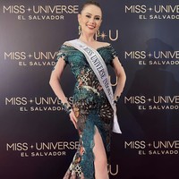 Tidak ketinggalan busana bernuansa Indonesia untuk jamuan penyambutan finalis Miss Universe 2023. Gaun hijau dengan siluet kebaya menjadi andalan. “Bangga memakai kebaya untuk mewakili identitasku sebagai wanita Indonesia,” tulisnya di Instagram. (Foto: Instagram/@fabienne_fng)