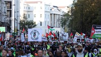 Mereka menuntut PM Inggris Rishi Sunak dan Ketua Partai Buruh Keir Starmer untuk mendukung seruan gencatan senjata di Gaza.  