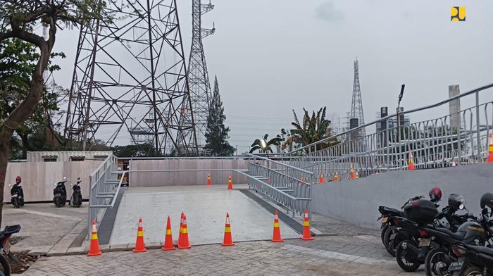Habiskan Rp 95 M, Akhirnya JPO JIS Rampung! Habiskan Rp 95 M, Akhirnya JPO JIS Rampung!