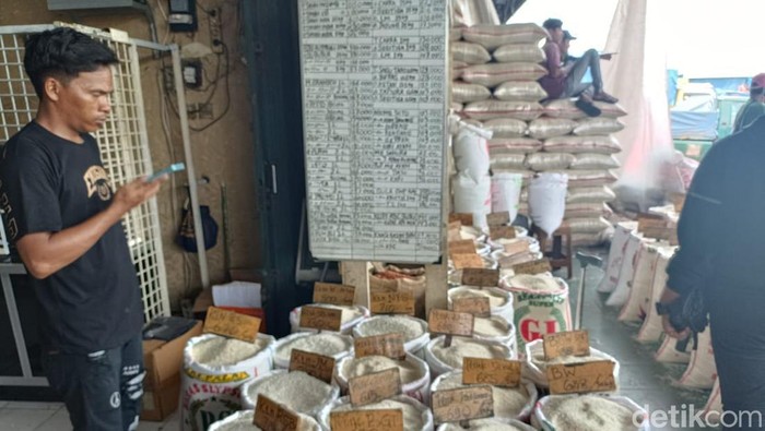 Harga Beras di Pasar Induk Cipinang Naik Jadi Rp 13.000/Kg, Penjualan Anjlok