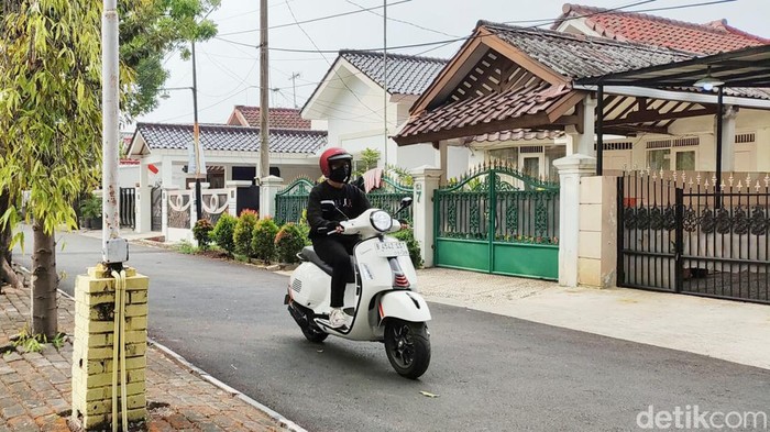 Impresi naik Vespa GTS 150 baru.