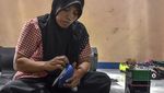 Intip Proses Produksi Manual Sepatu Bola di Tasikmalaya yang Diekspor ke Malaysia