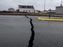 Jalan di Islandia Banyak Retakan Imbas Aktivitas Gunung Berapi