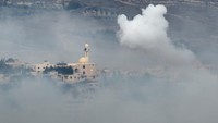 Dilansir AFP, Minggu (12/11/2023), tentara Israel mengatakan sejumlah warga sipil terluka dalam serangan rudal anti-tank di dekat desa Dovev, hanya setengah mil (800 meter) dari perbatasan dengan Lebanon.  