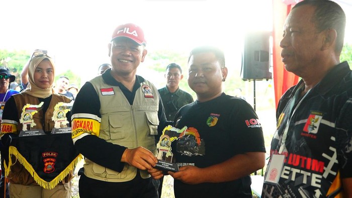 Kapolda Sulawesi Tengah (Sulteng) Irjen Agus Nugroho melepas peserta Silaturahmi Offroader se-Sulawesi  di Kabupaten Poso.
