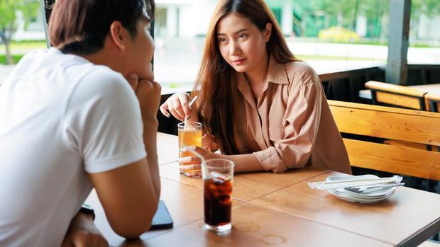 Kencan makan di restoran