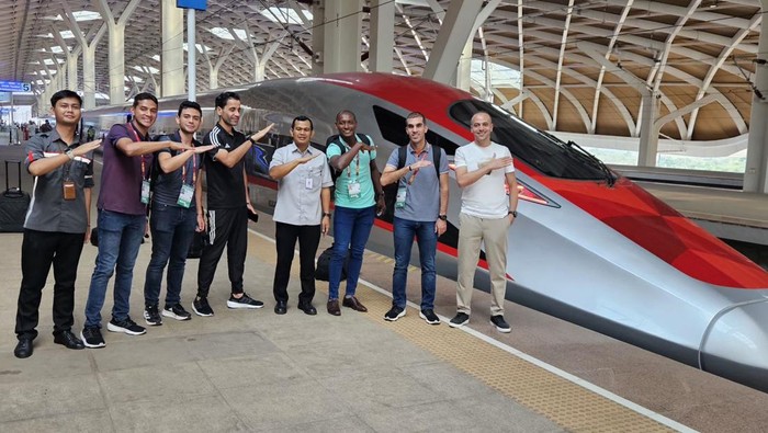 Kereta Cepat Tambah Perjalanan Selama Gelaran Piala Dunia U-17 KCIC berkomitmen untuk mendukung pelaksanaan Piala Dunia U-17. Salah satunya menyiapkan sejumlah perjalanan tambahan Kereta Cepat Jakarta-Bandung Whoosh.