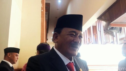 Ketua DPRD Kota Denpasar I Gusti Ngurah Gede saat ditemui di kantor DPRD Kota Denpasar, Jalan Melati nomor 17 Denpasar, Bali pada Senin (13/11/2023). (Ni Made Lastri Karsiani Putri-detikBali)