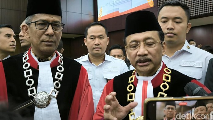 Ketua MK Suhartoyo (kanan) dan Wakil Ketua MK Saldi Isra. (Adrial/detikcom)