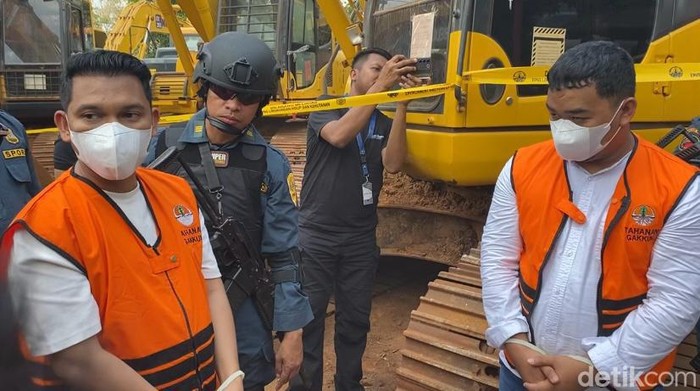 KLHK menetapkan 2 tersangka pelaku tambang ilegal di Kolaka, Sultra.
