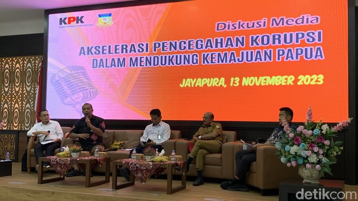 Diskusi antara KPK dan media di Papua.