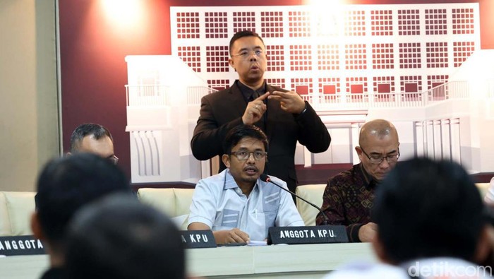 KPU Tetapkan Capres-Cawapres 2024 KPU resmi menetapkan 3 pasangan capres-cawapres. Penetapan dilakukan setelah KPU menggelar rapat pleno tertutup.
