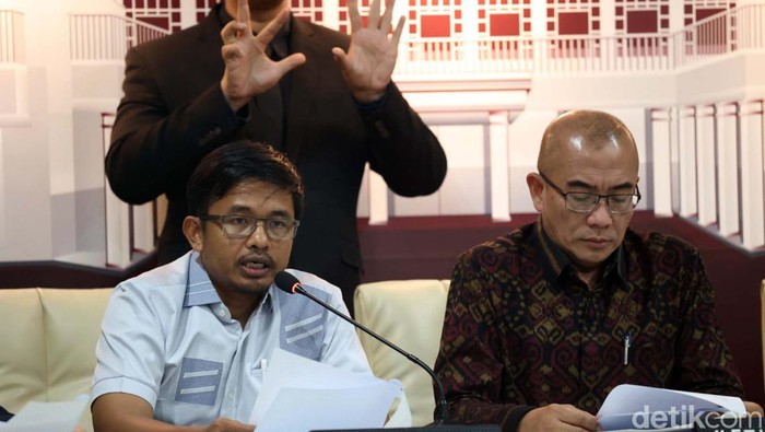 KPU resmi menetapkan 3 pasangan capres-cawapres. Penetapan dilakukan setelah KPU menggelar rapat pleno tertutup.
