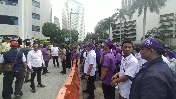 KSPSI datangi PPKGBK terkait Hotel Sultan (Tina/detikcom)
