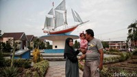 Jika datang ke Bulukumba, jangan lupa untuk foto di Bundaran Pinisi untuk menciptakan momen berharga bersama keluarga.   