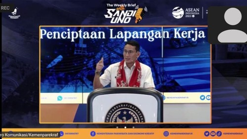 Menparekraf Sandiaga Salahuddin Uno dalam acara The Weekly Brief with Sandi Uno (WBSU), Senin (13/11/2023). (Ni Made Lastri Karsiani Putri-detikBali)