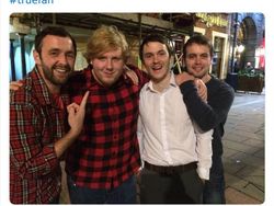 Momen Kocak Foto Bareng, Dikira Artis Ternyata KW Super