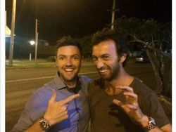 Momen Kocak Foto Bareng, Dikira Artis Ternyata KW Super